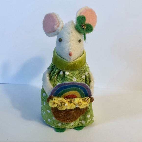 pot of gold felt mouse hand-sewn handmade St. Patrick's Day Irish lucky - Picture 2 of 9